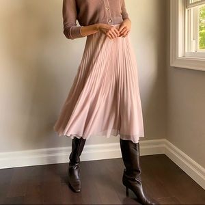 Aritzia Wilfred Pleated Twirl Skirt in Stockings